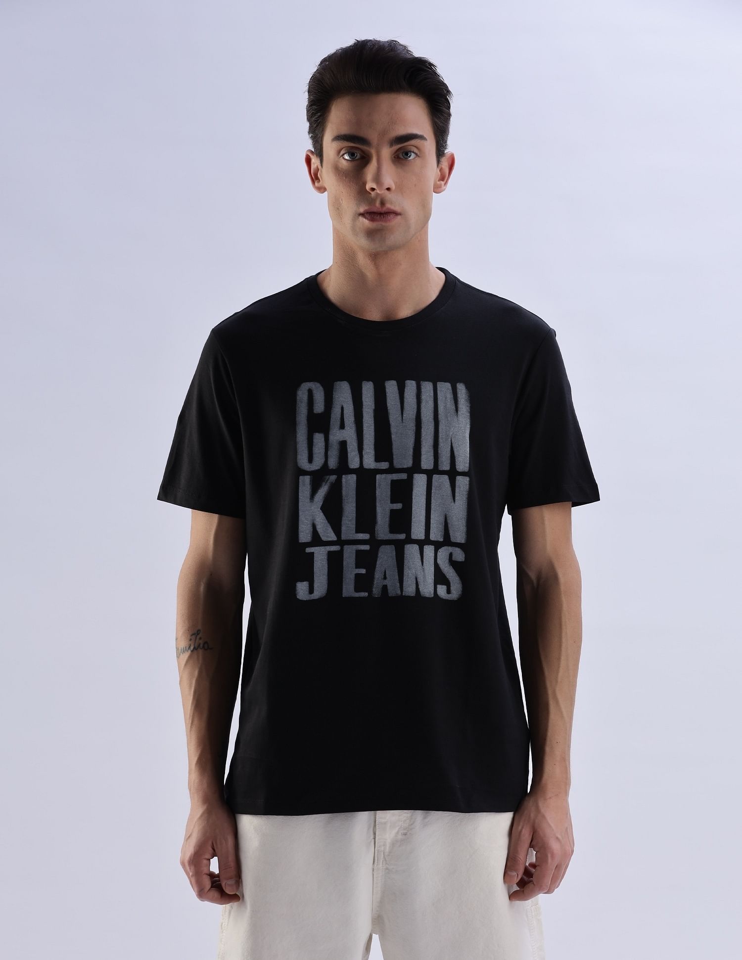 Calvin Klein Jeans Regular-Fit Logo Cotton T-Shirt