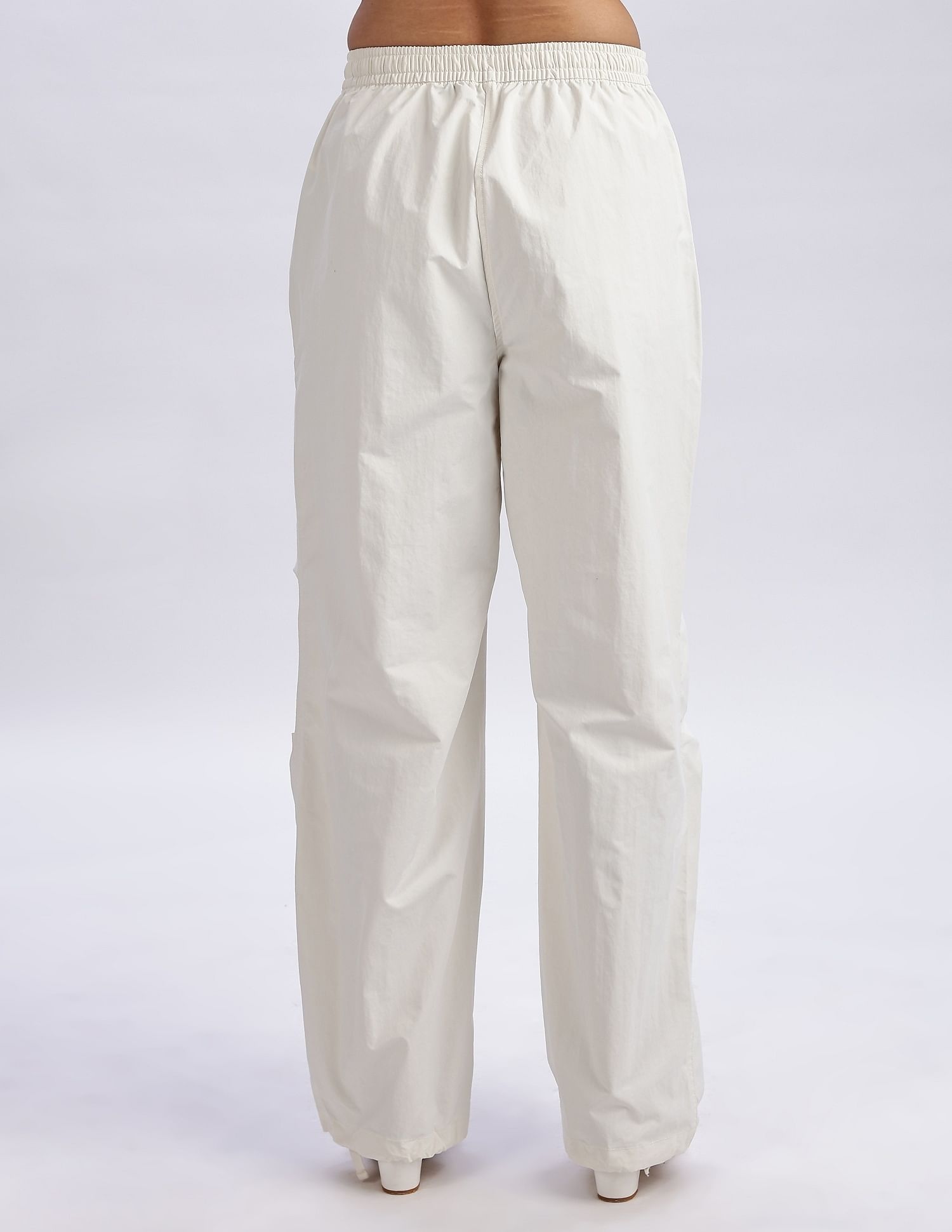 Calvin Klein Jeans Straight-Fit Solid Mid Rise Joggers