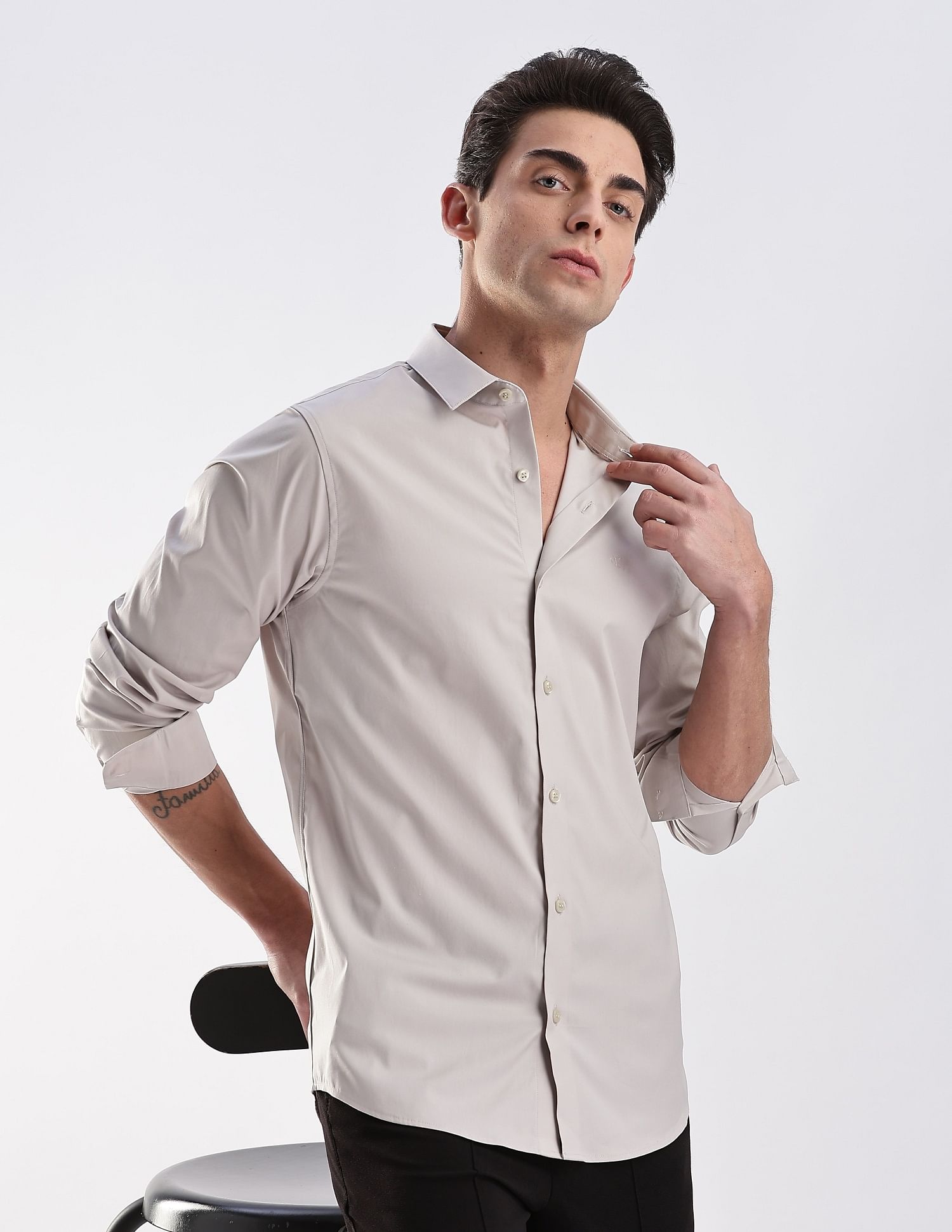 Calvin Klein Jeans Solid Slim Fit Poplin Woven Shirt