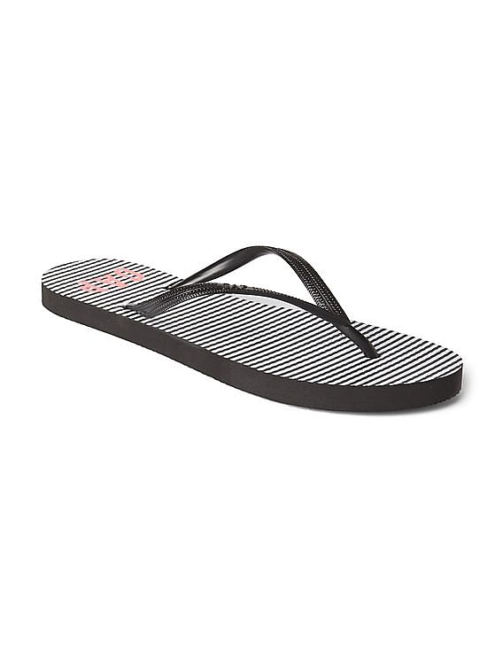 Gap black on sale flip flops