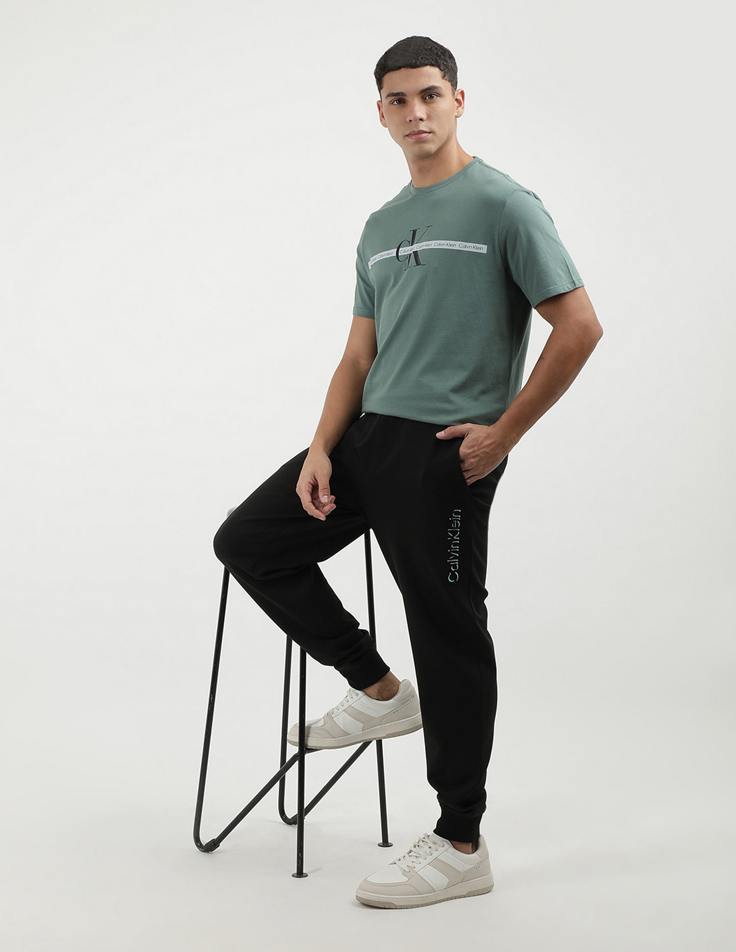 Calvin Klein Jeans Comfort Slim Solid Joggers