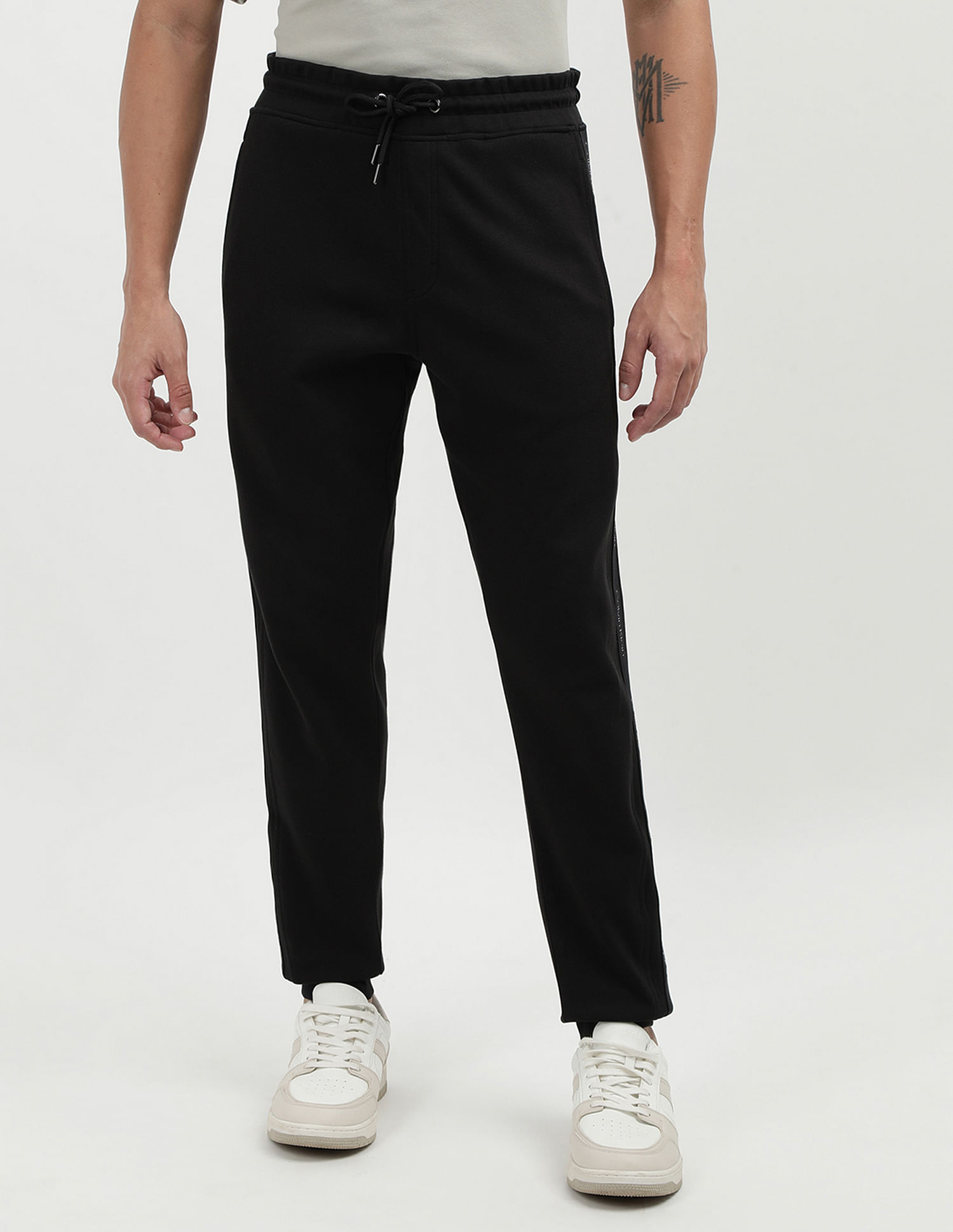 Calvin Klein Jeans Regular Fit Solid Joggers