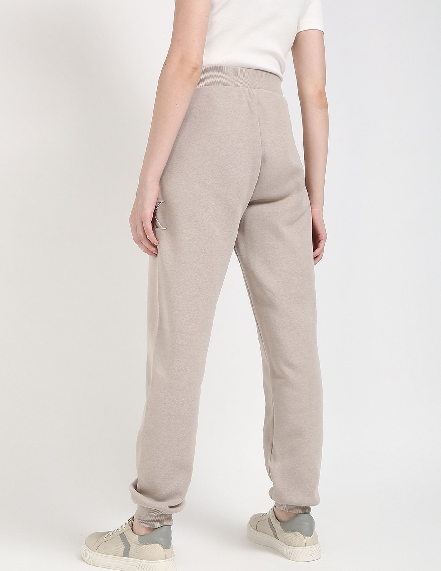 Calvin Klein Jeans Regular-Fit Solid Mid Rise Trouser