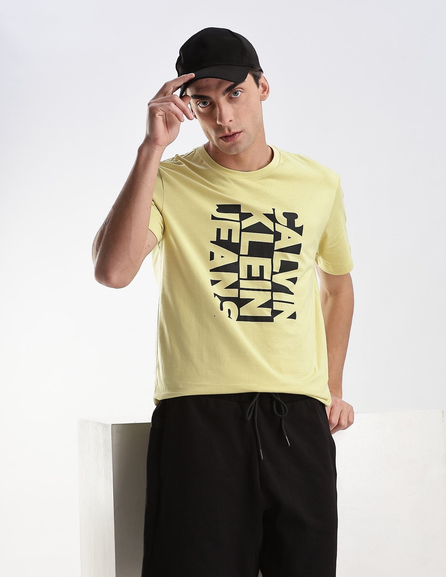 Calvin Klein Jeans Regular-Fit Logo Cotton T-Shirt