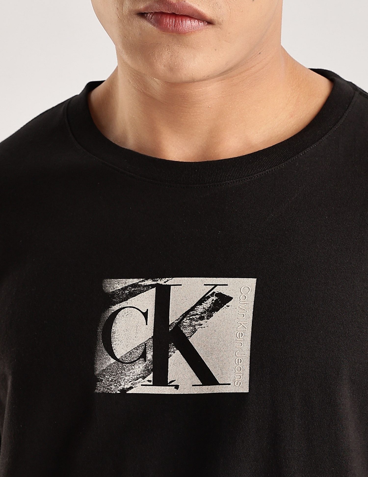Calvin Klein Jeans Logo Regular-Fit Cotton T-Shirt