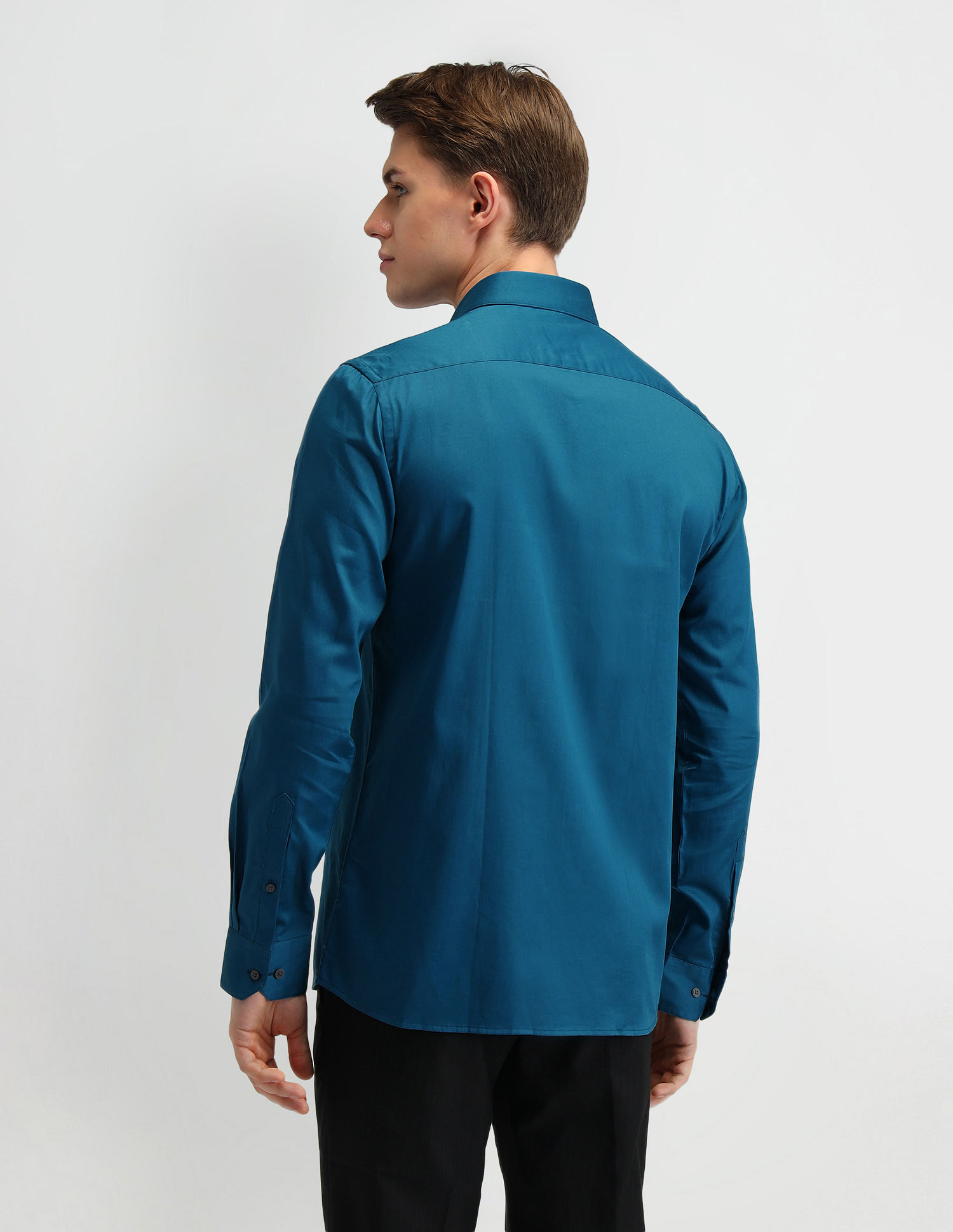 Arrow Solid Manhattan Slim Fit Shirt