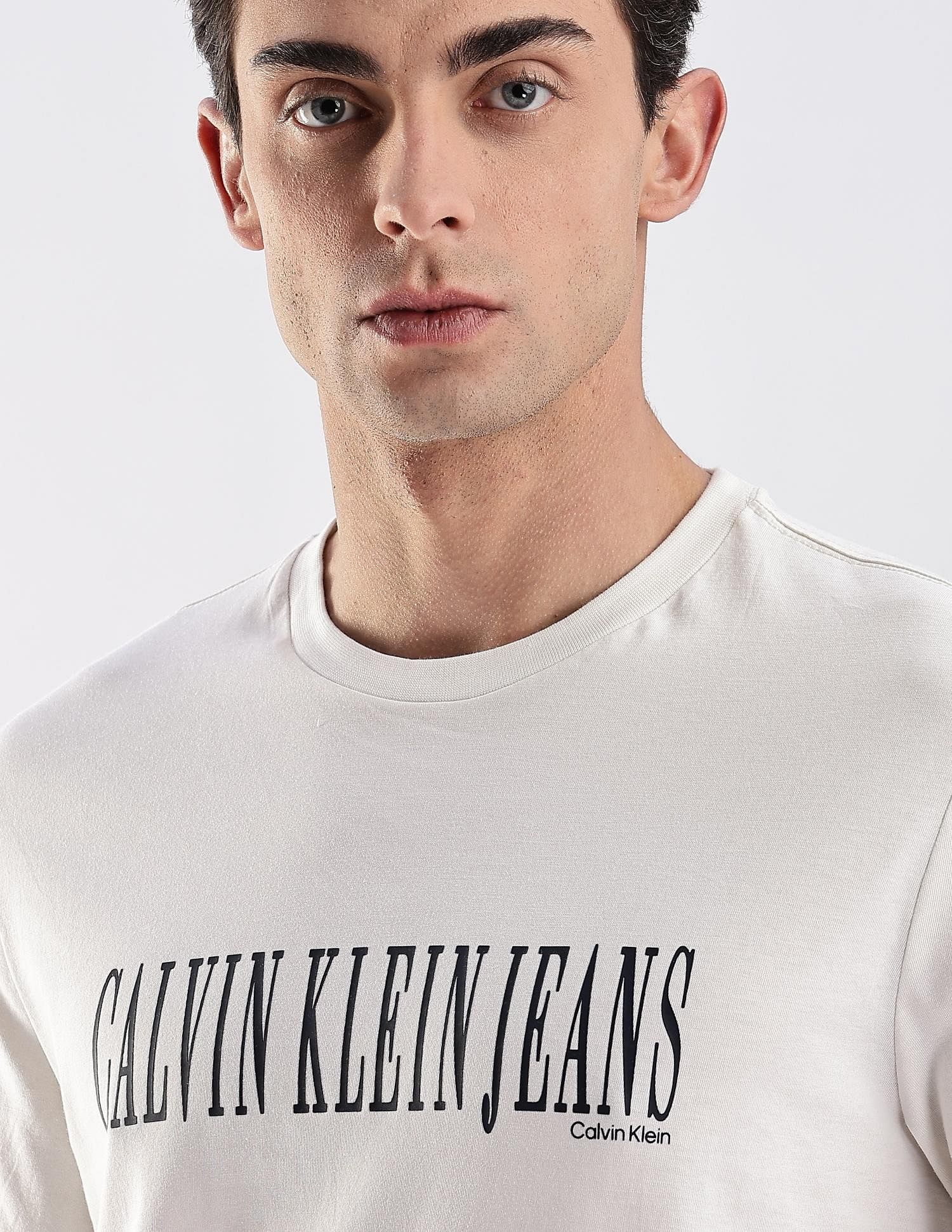 Calvin Klein Jeans Regular-Fit Logo Cotton T-Shirt