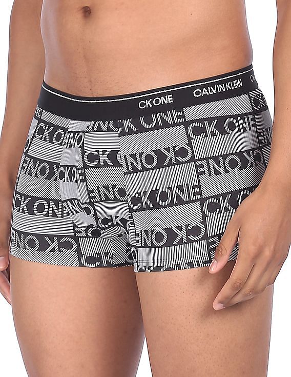 Calvin Klein Underwear Men Black Elasticized Brand Waist Brand Print  Trunks