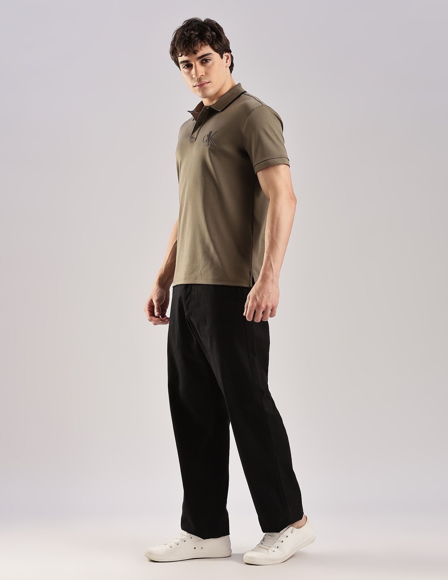 Calvin Klein Jeans Relaxed-Fit Solid Mid Rise Trousers