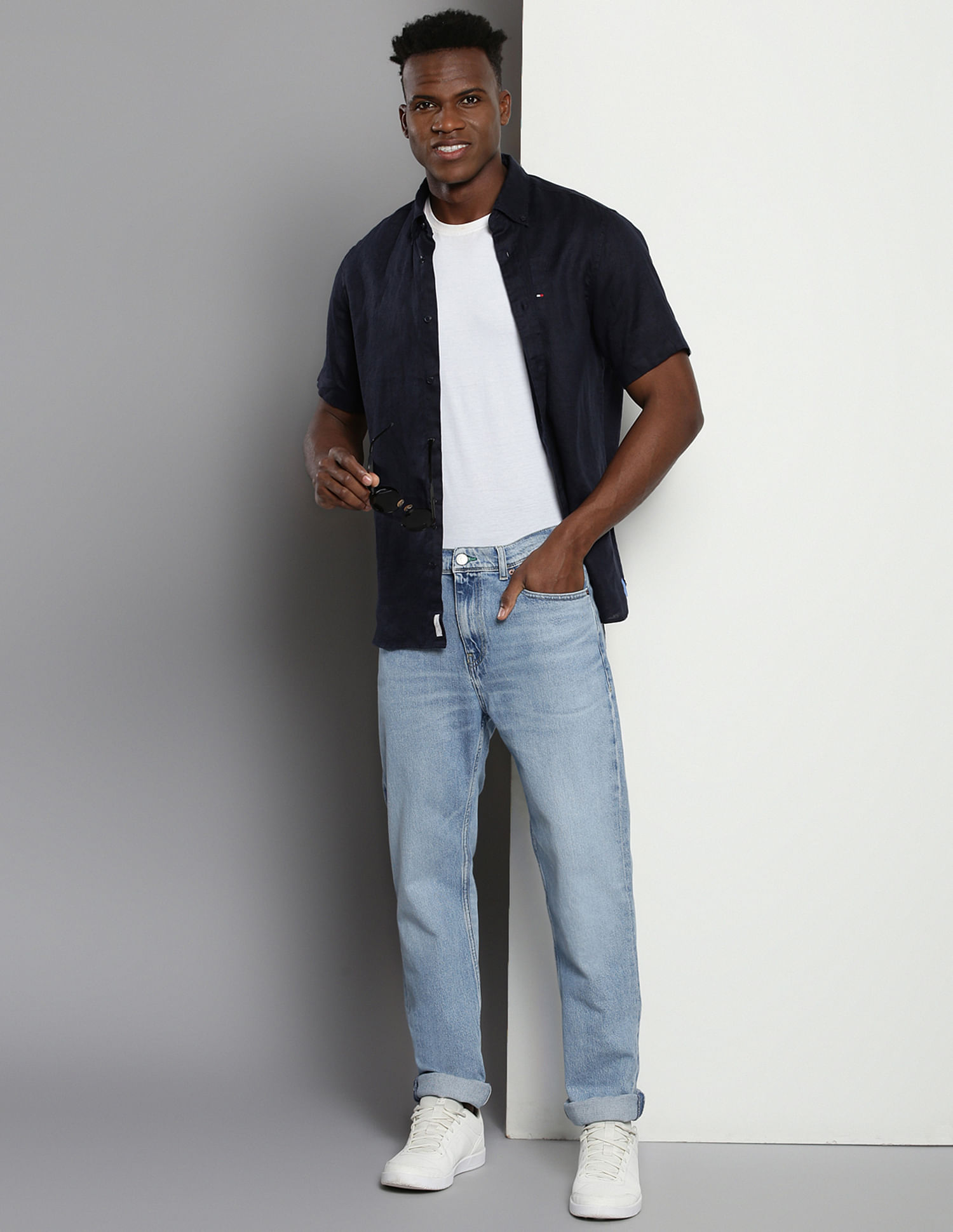 Tommy Hilfiger Ethan Relaxed Straight Fit Whiskered Jeans