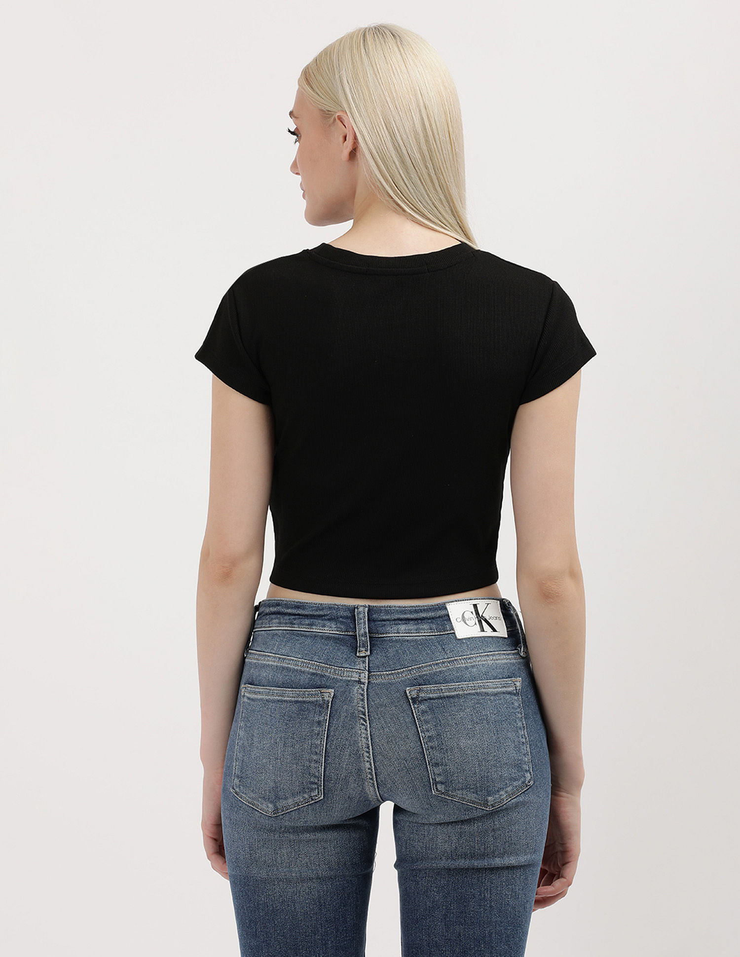 ★早期完売★CK JEAN★Women's Logo Baby Crop T-shirt★大人気 Buy Calvin Klein Jeans Woven Label Baby T-Shirt - NNNOW.com