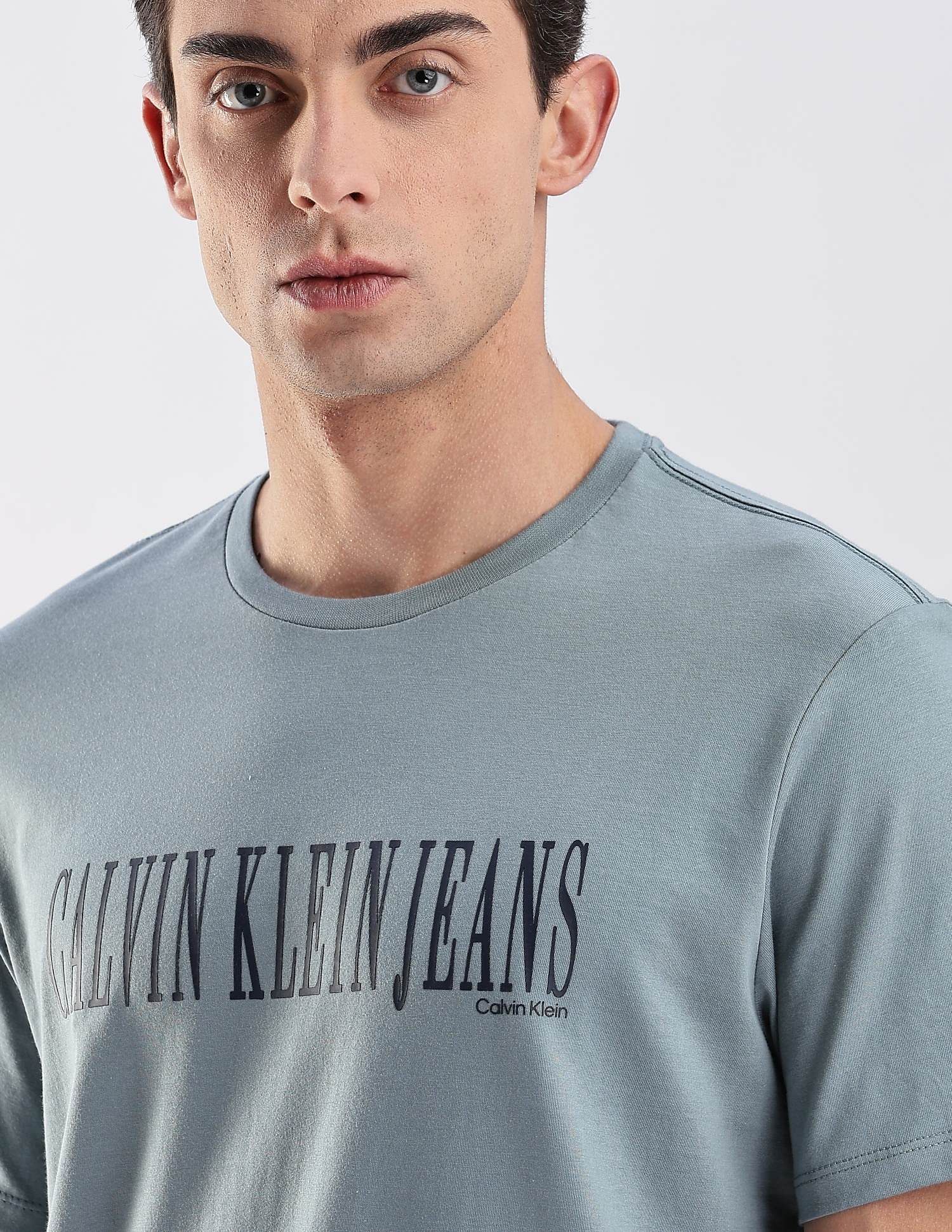 Calvin Klein Jeans Regular-Fit Logo Cotton T-Shirt