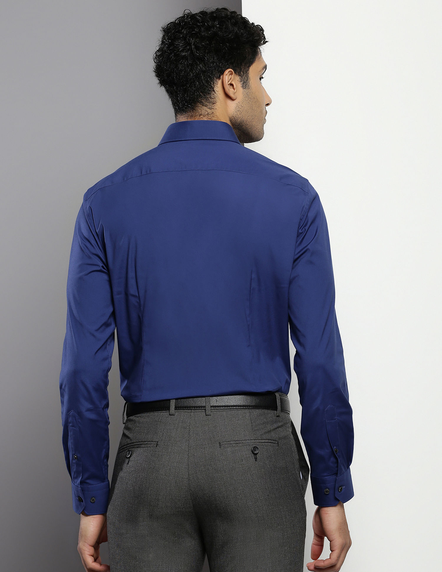 Tommy Hilfiger Cutaway Collar Solid Shirt