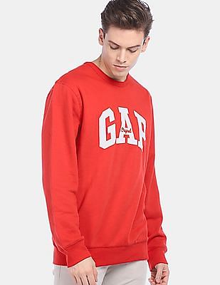 gap red sweatshirt