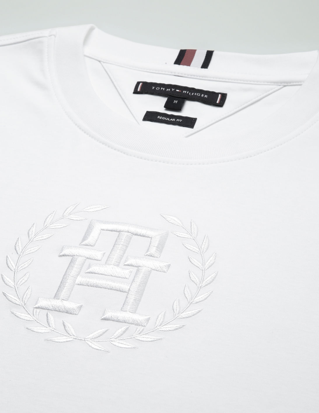 トップス 700FILL Embroidered Biofuel Logo T XL Buy Tommy Hilfiger Sustainable Embroidered Laurel T-Shirt